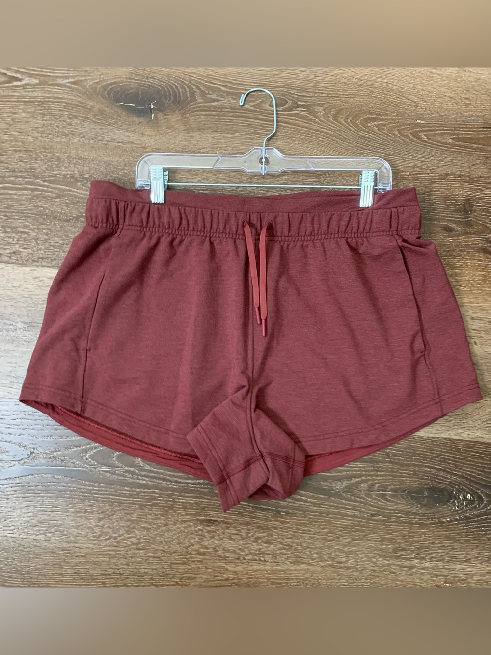 Lululemon womens maroon inner glow high rise shorts 14